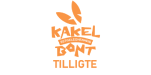 De afbeelding bevat een oranje gestileerd tekstlogo met het woord "KAKEL" bovenaan, "BRUNT" in het midden en "TILLIGTE" onderaan. Boven "KAKEL" voegen twee abstracte, bladachtige vormen een creatieve touch toe die doet denken aan de penseelstreken van schilders.